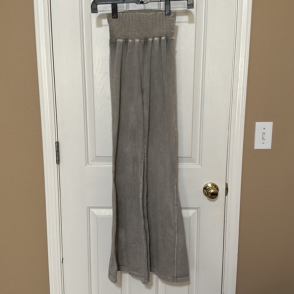 Free People Good Karma Flare Leggings NWOT - Picture 3 of 6